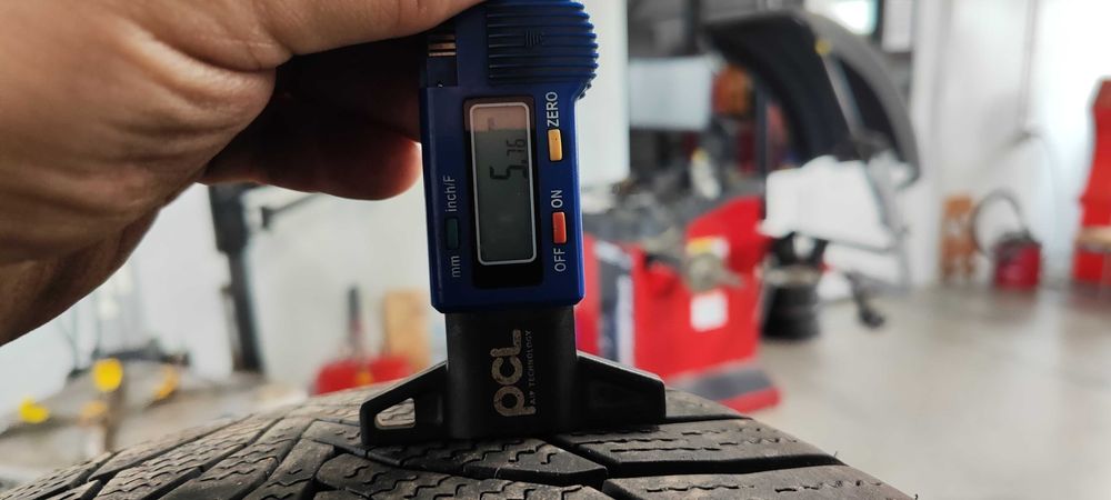 2бр.зимни гуми 225/55/17 Nexen