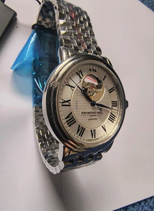 Швейцарские часы фирмы Raymond Weil