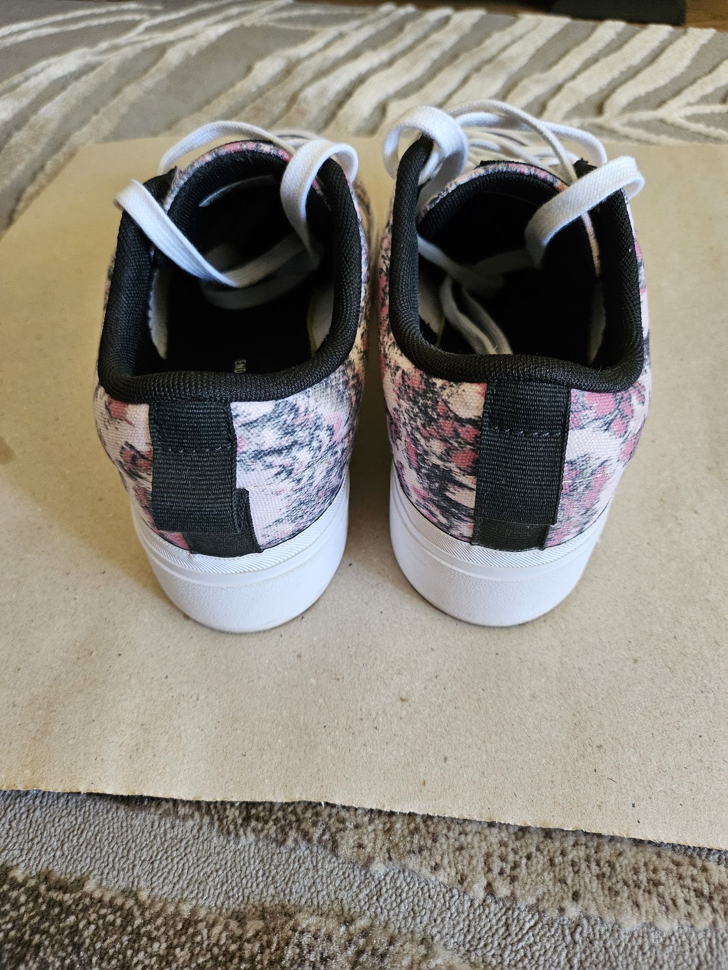 Кецове на Adidas