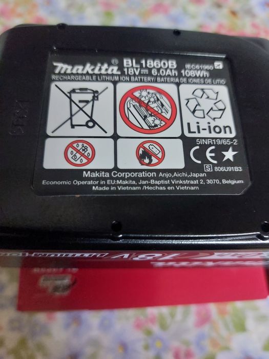 Acumulatori hobby - semiprofesional Makita de 6 Ah cu led rosu de cont