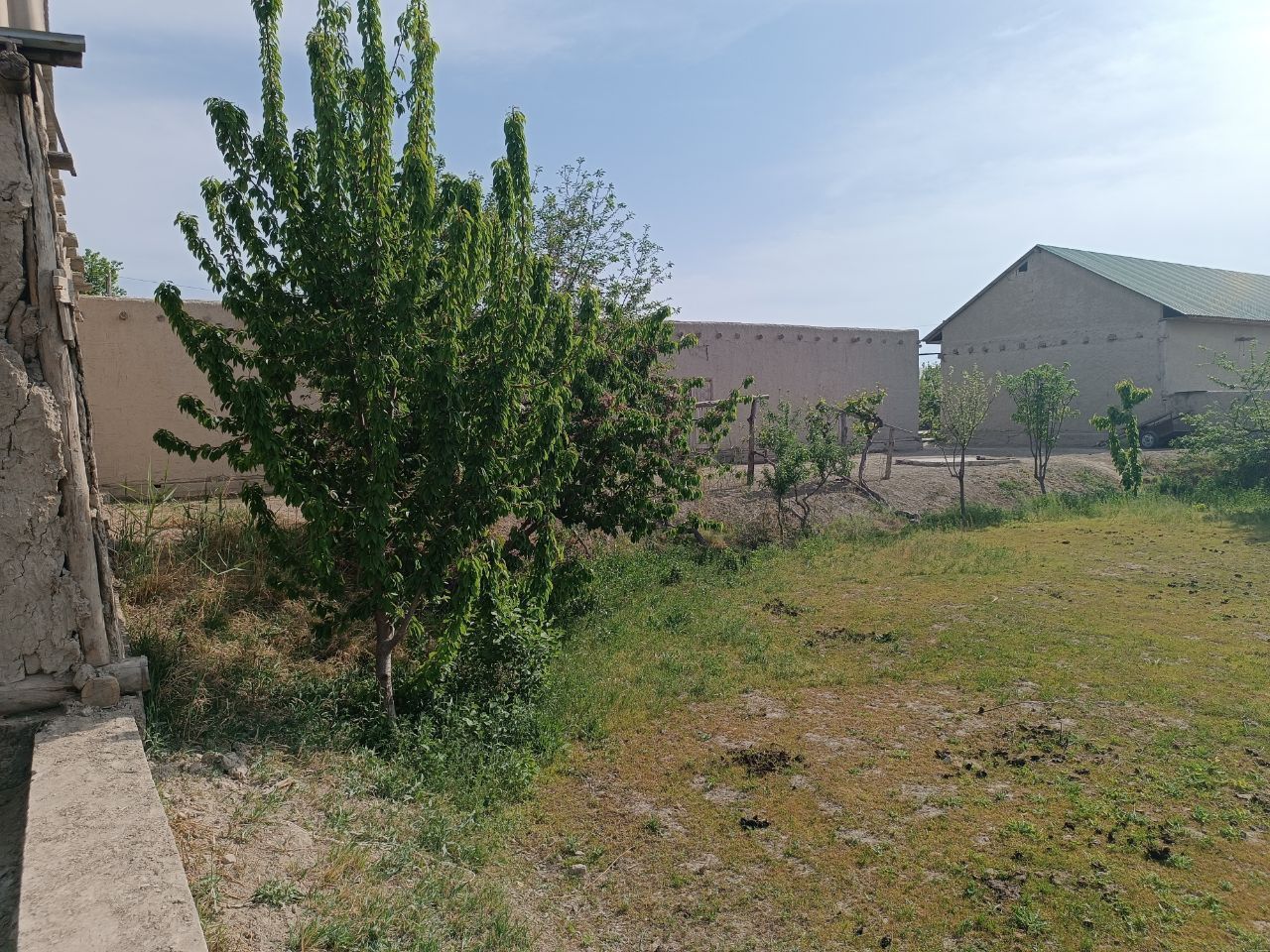 Hovli. Uy. 15 sotiq