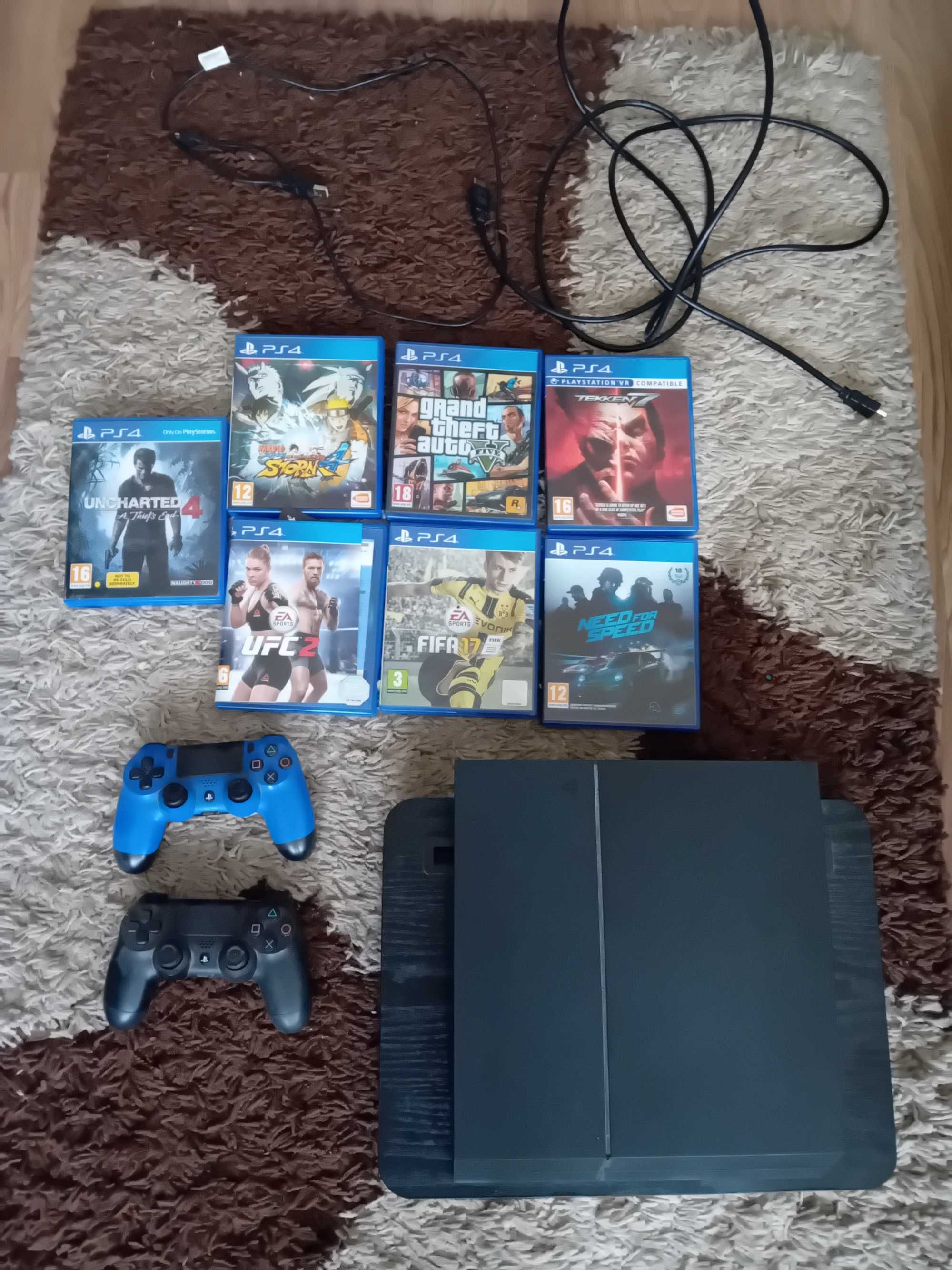 Playstation 4 + 2 джойстика + 7 игри