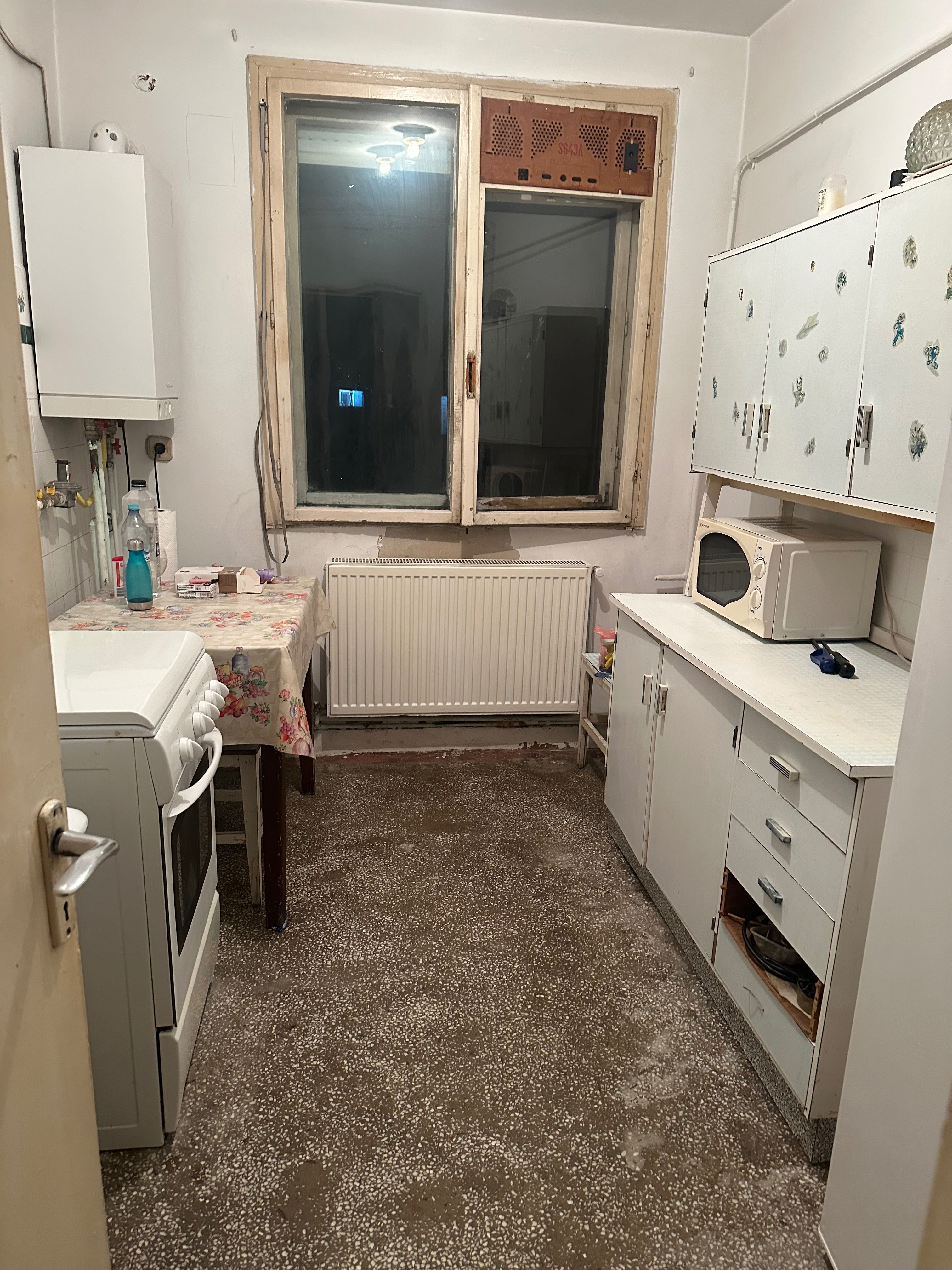 Vând apartament 3 camere, semidecomandat, etaj 4/4 ,Alexandria