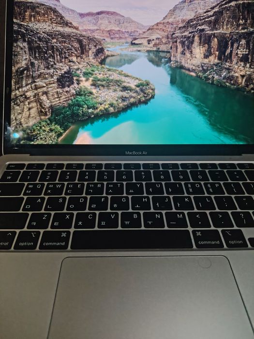 Mac book Air 13-inch 2020