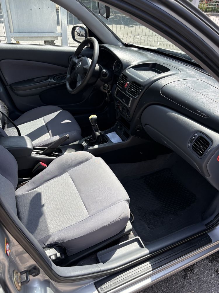 Nissan Almera 2004