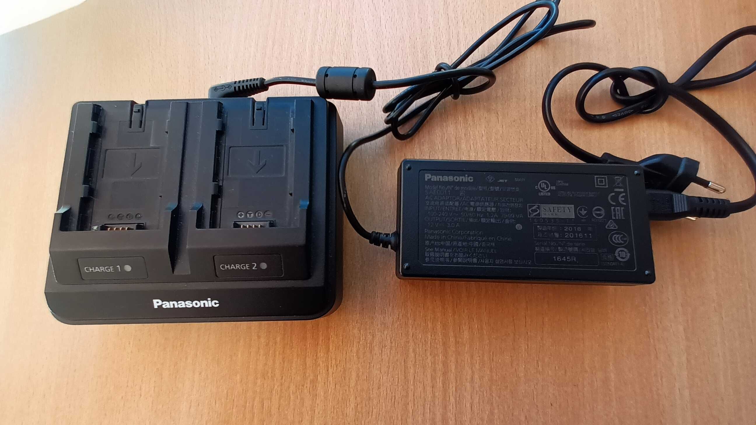 Camera Panasonic HC-X1 Pro 4K + incarcator + acumulatori