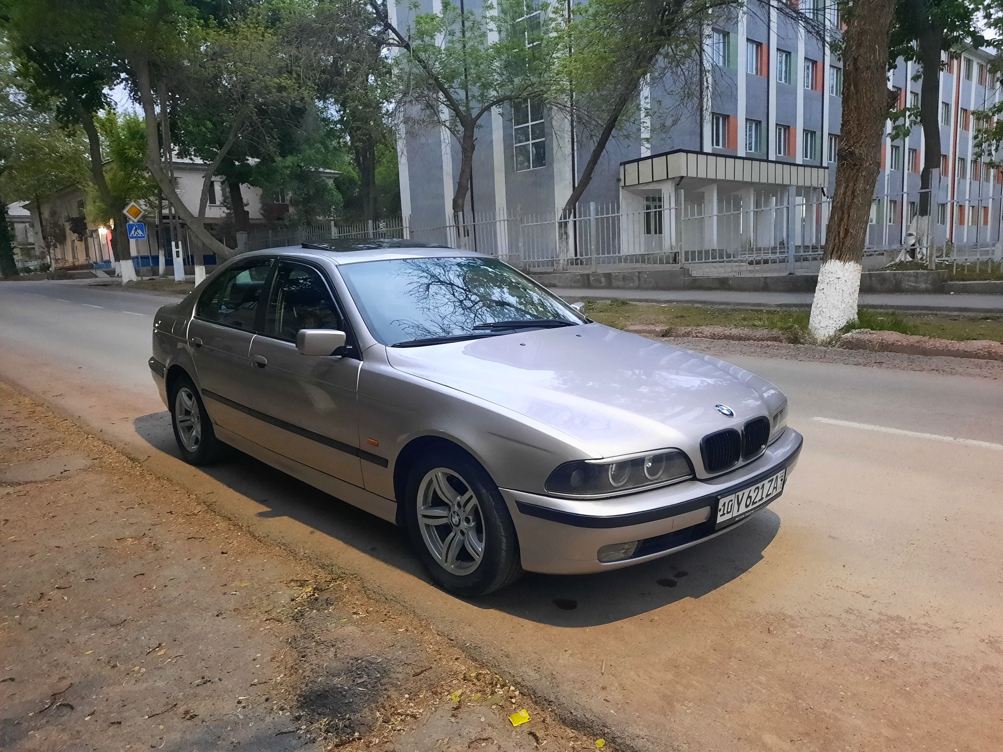 Продается автомобиль BMW 520i