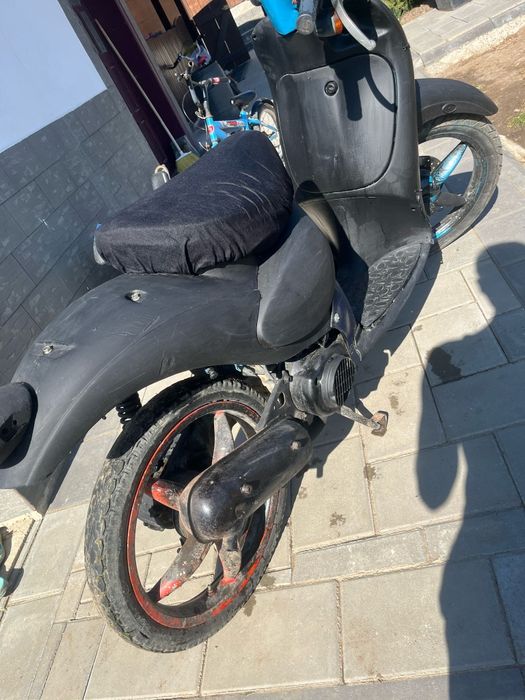 Vând aprilia scarabeo