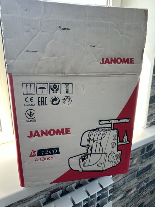 Швейная машина оверлок