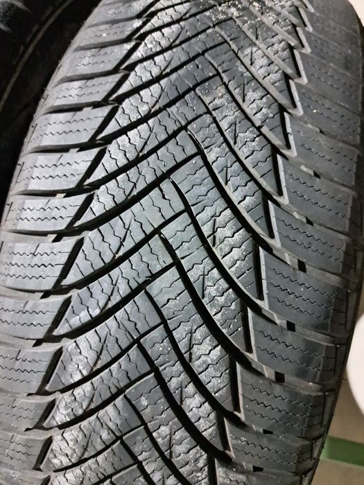 2 anvelope iarnă 215 60 r16 Minerva