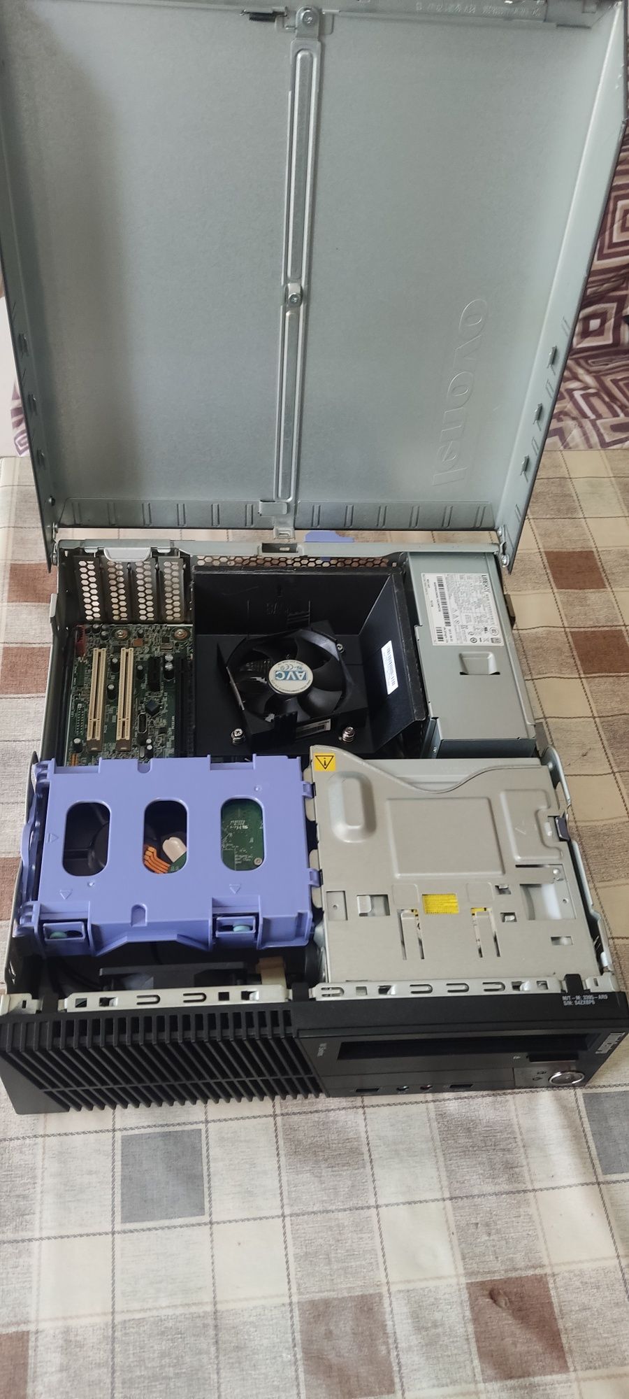 Компютър Lenovo m82 3395ar9 и монитор ThinkVision LT1953 19"