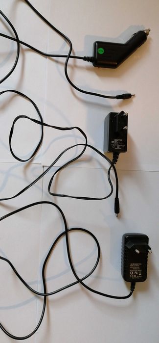 Incarcatoare/adaptoare cu fir auto ,cabluri diverse.