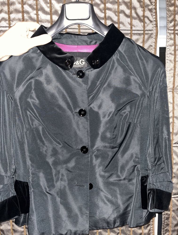 Сака на Dolce & Gabanna,Boss,Versace и Max Mara