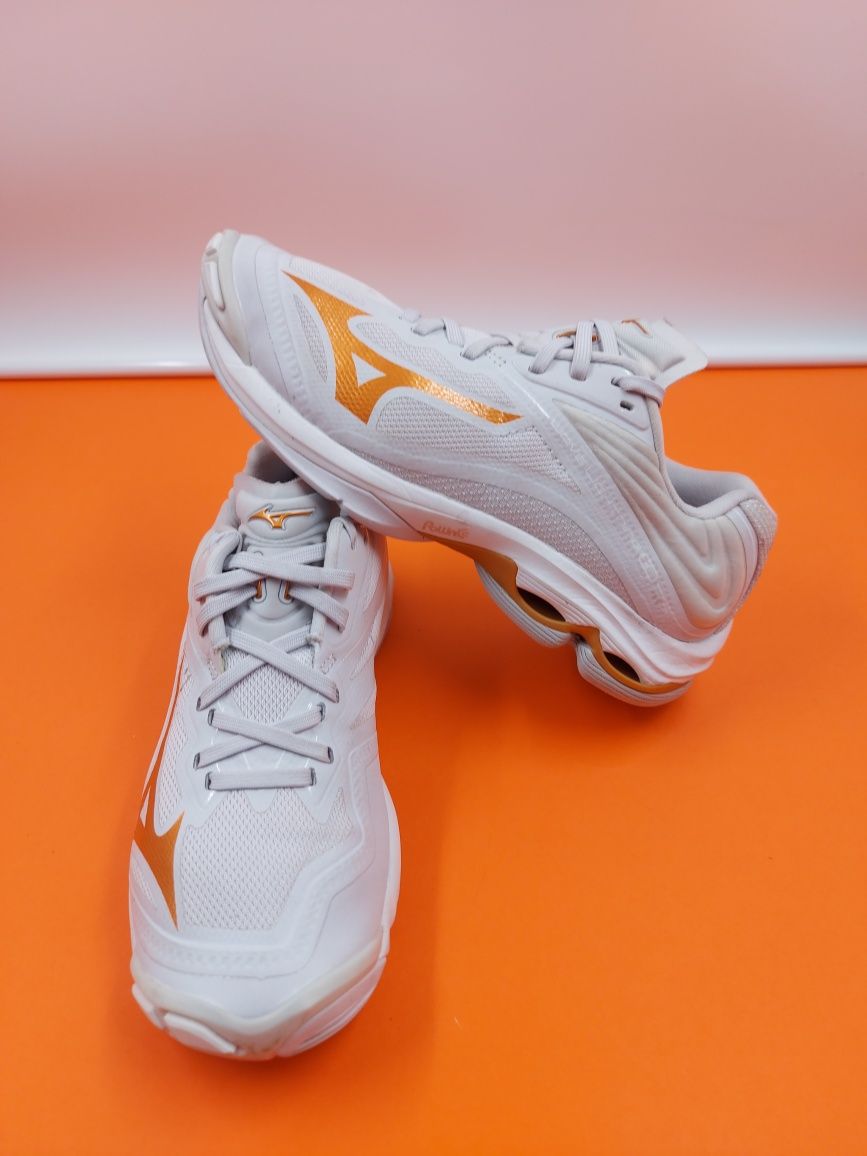 Mizuno Wave Lightning Z6 номер 37 Оригинални маратонки