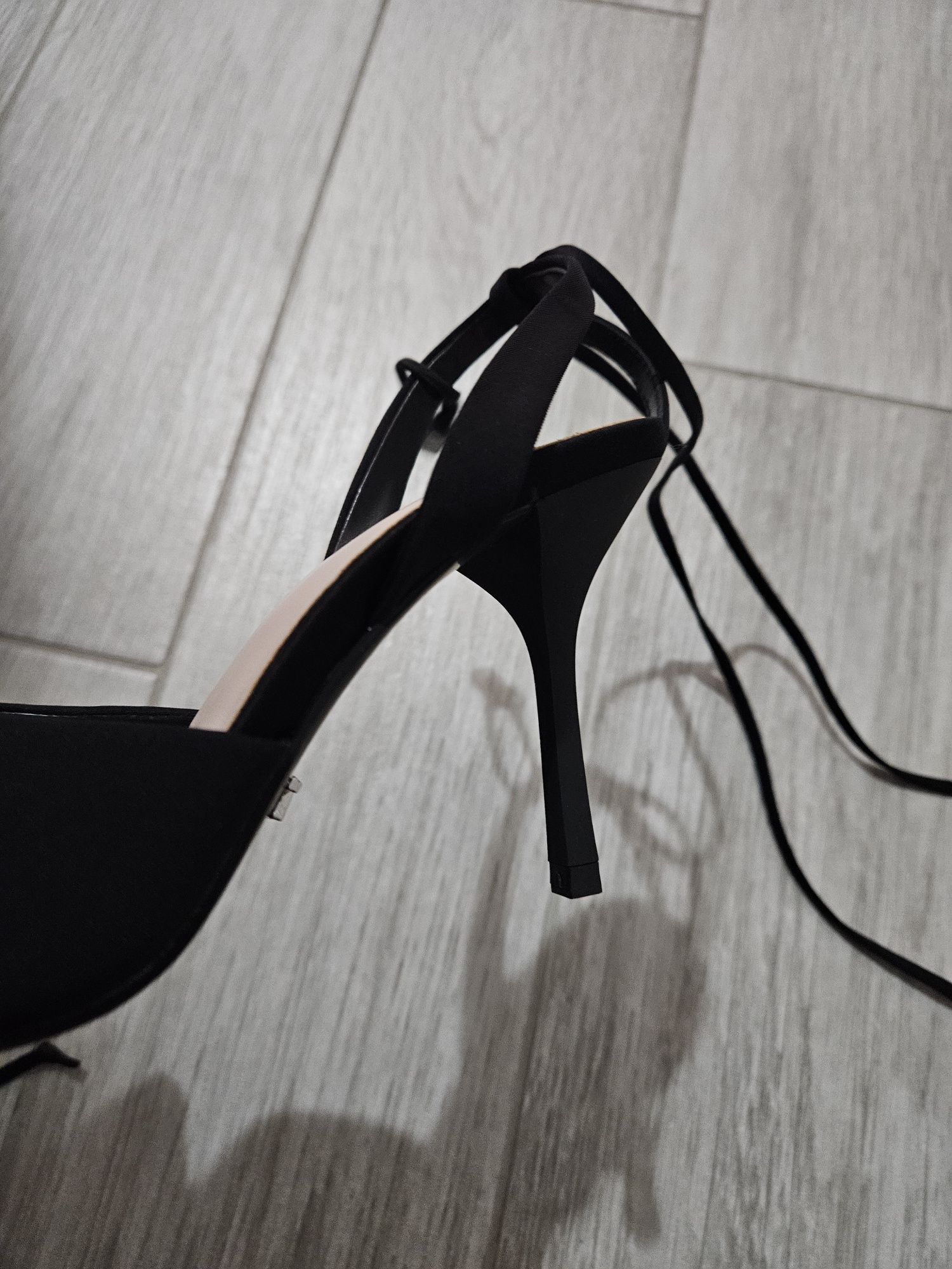 Обувки на ток на Zara