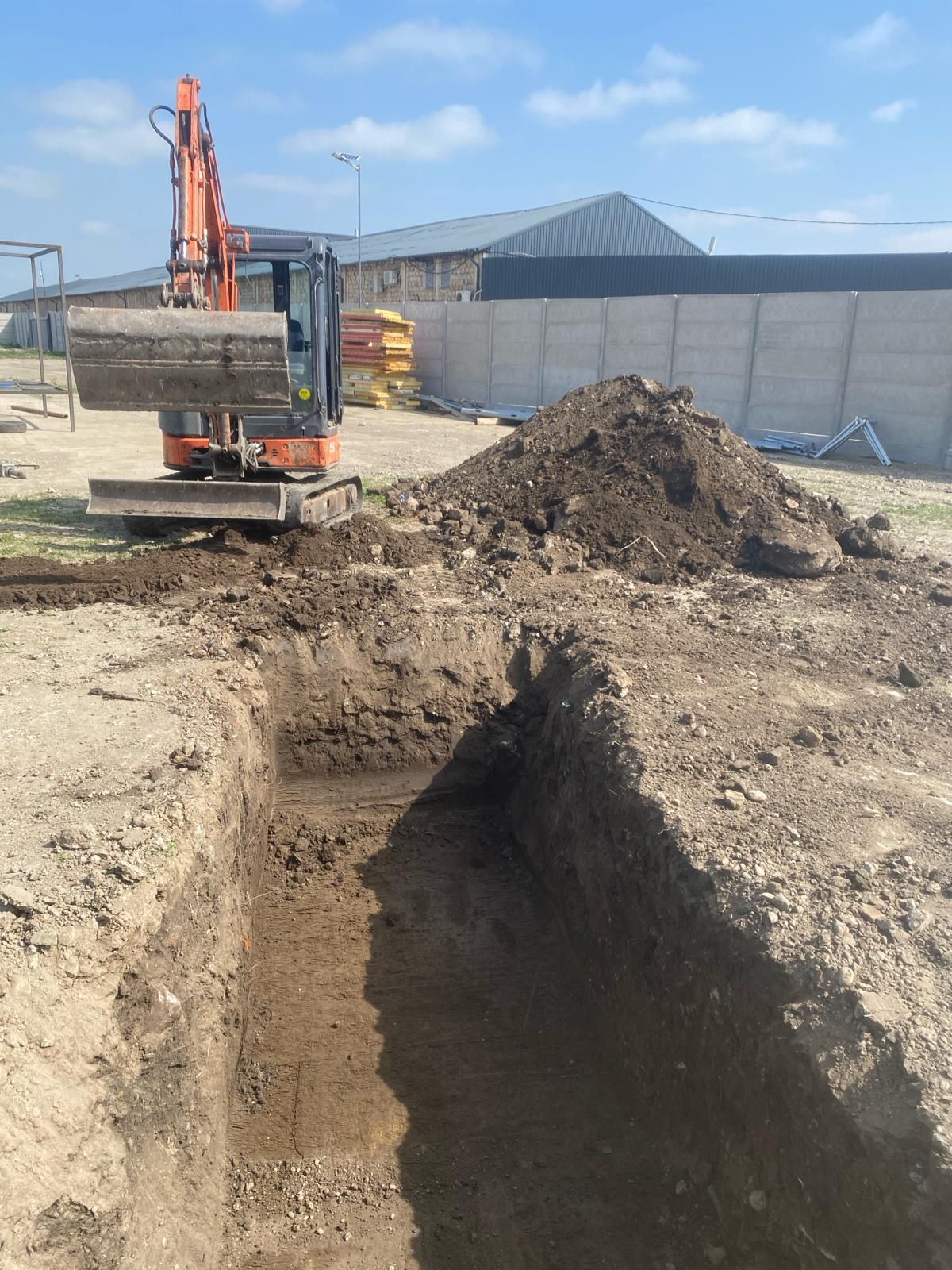 Buldoexcavator,bobcat,miniexcavator,cilindru,Picon,nivelari,sapaturi