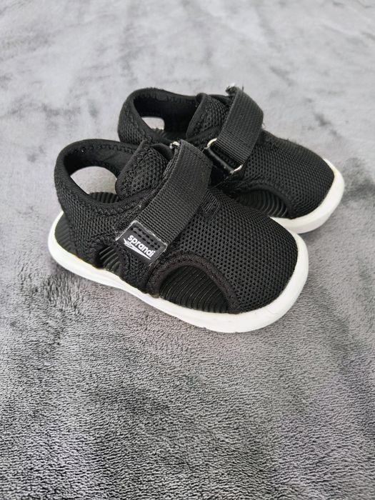 Vând sandalute,unisex,mărimea 23