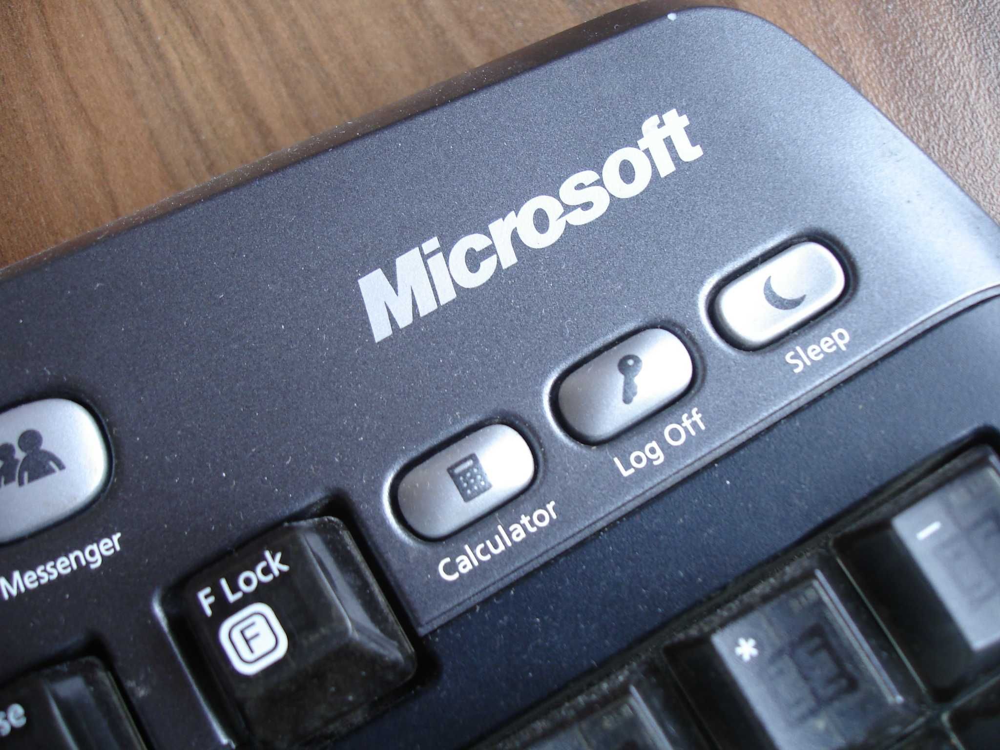 Microsoft  – комплект безжична клавиатура, мишка, приемник за компютър