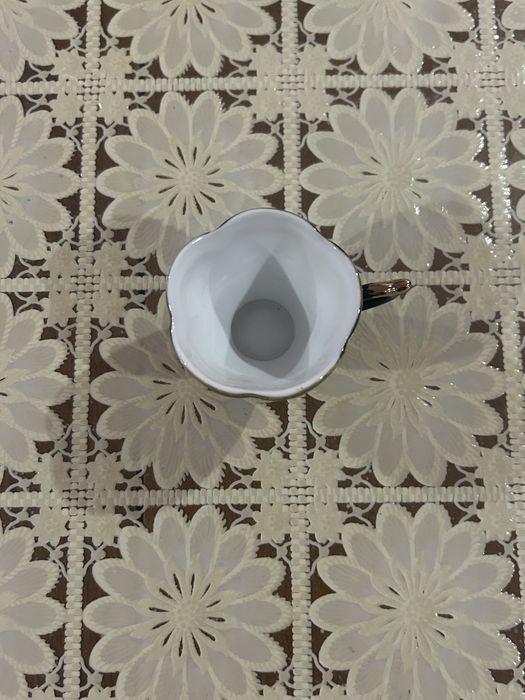 Продавам сервиз с чаши Sitra комплект от 6 броя чаши и чинийки