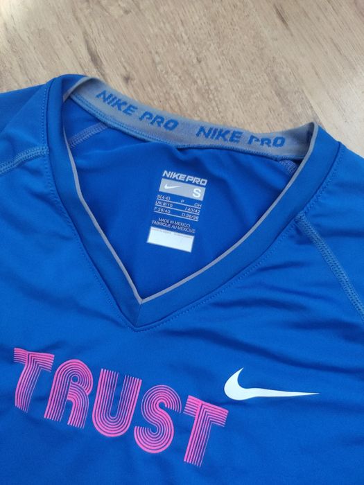 Tricou dama Nike Pro mărimea S