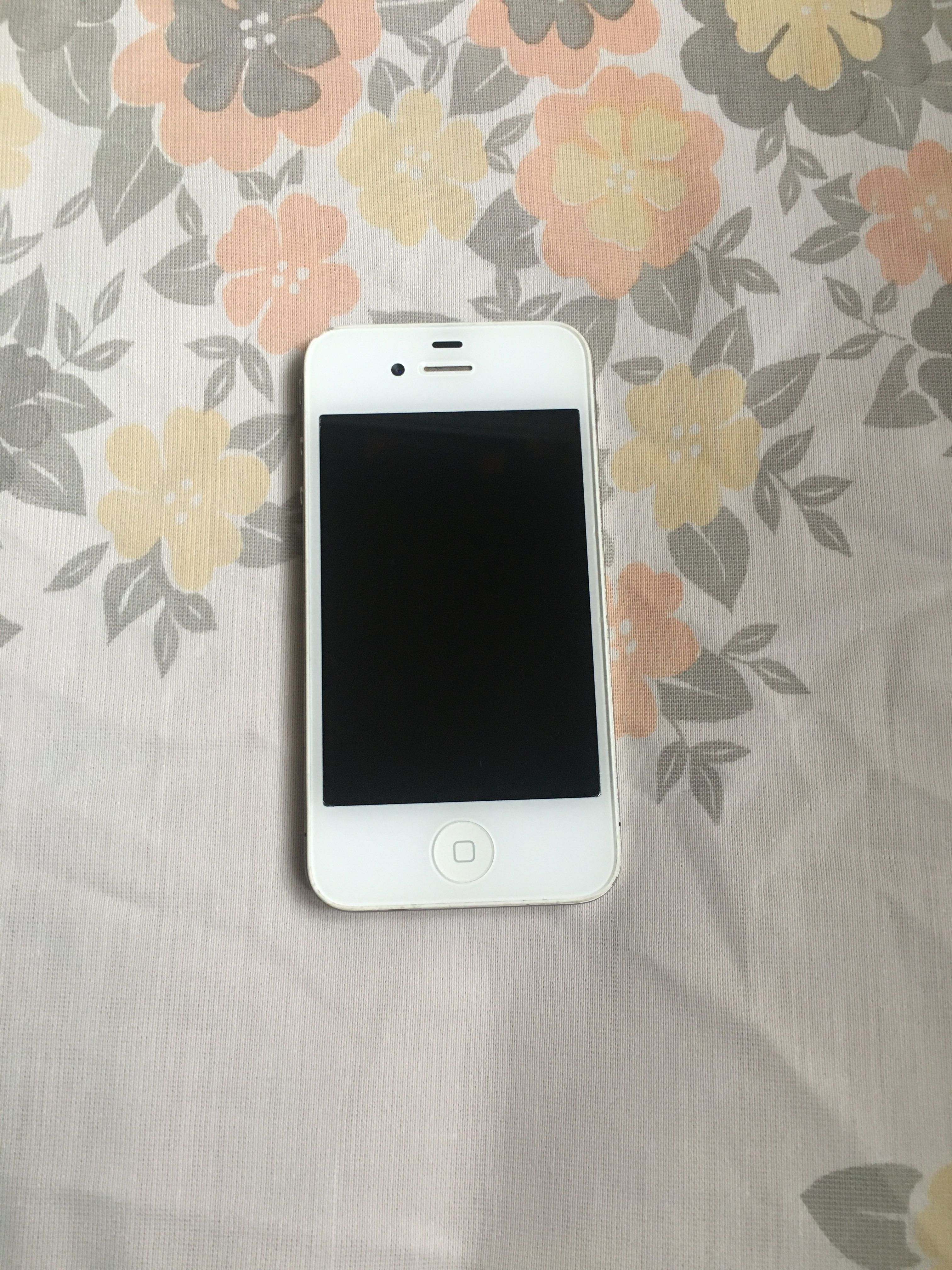 Продавам iPhone 4