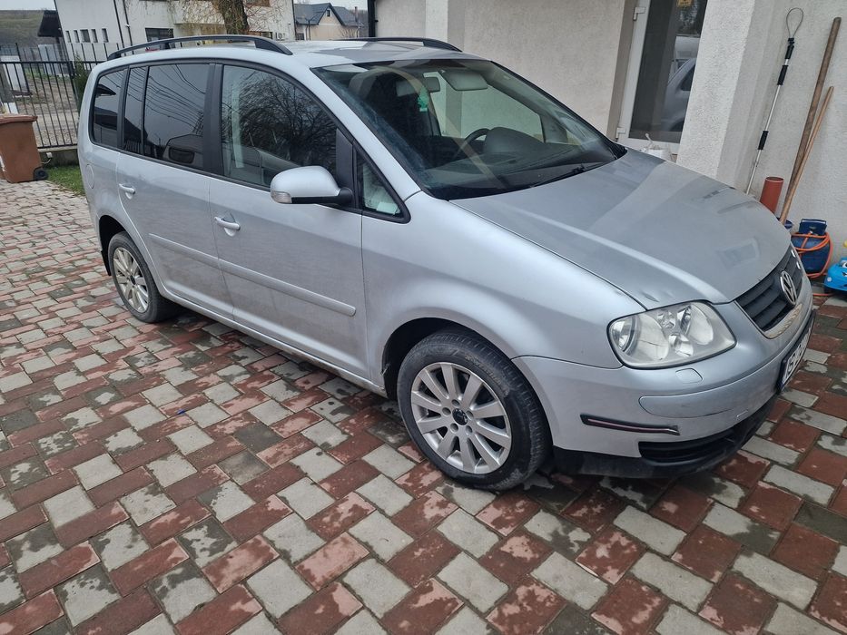 Vând touran 2.0 bkd 7 locuri