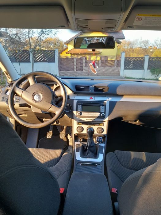 Volkswagen Passat B6 • 2.0 TDI • 140 CP • An 2007 • Gri metalizat