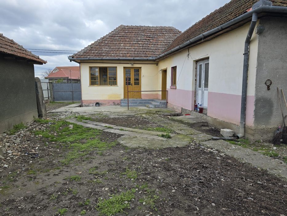 Casă de vânzare   4 camere