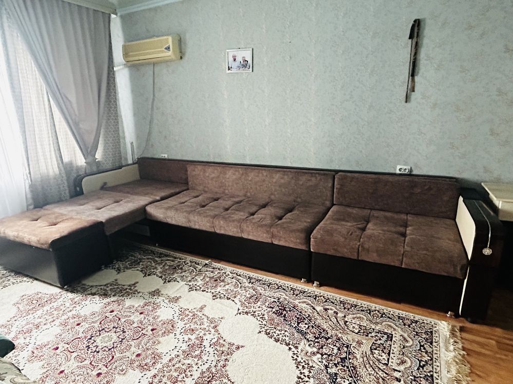 Продаетсья диван 4 м