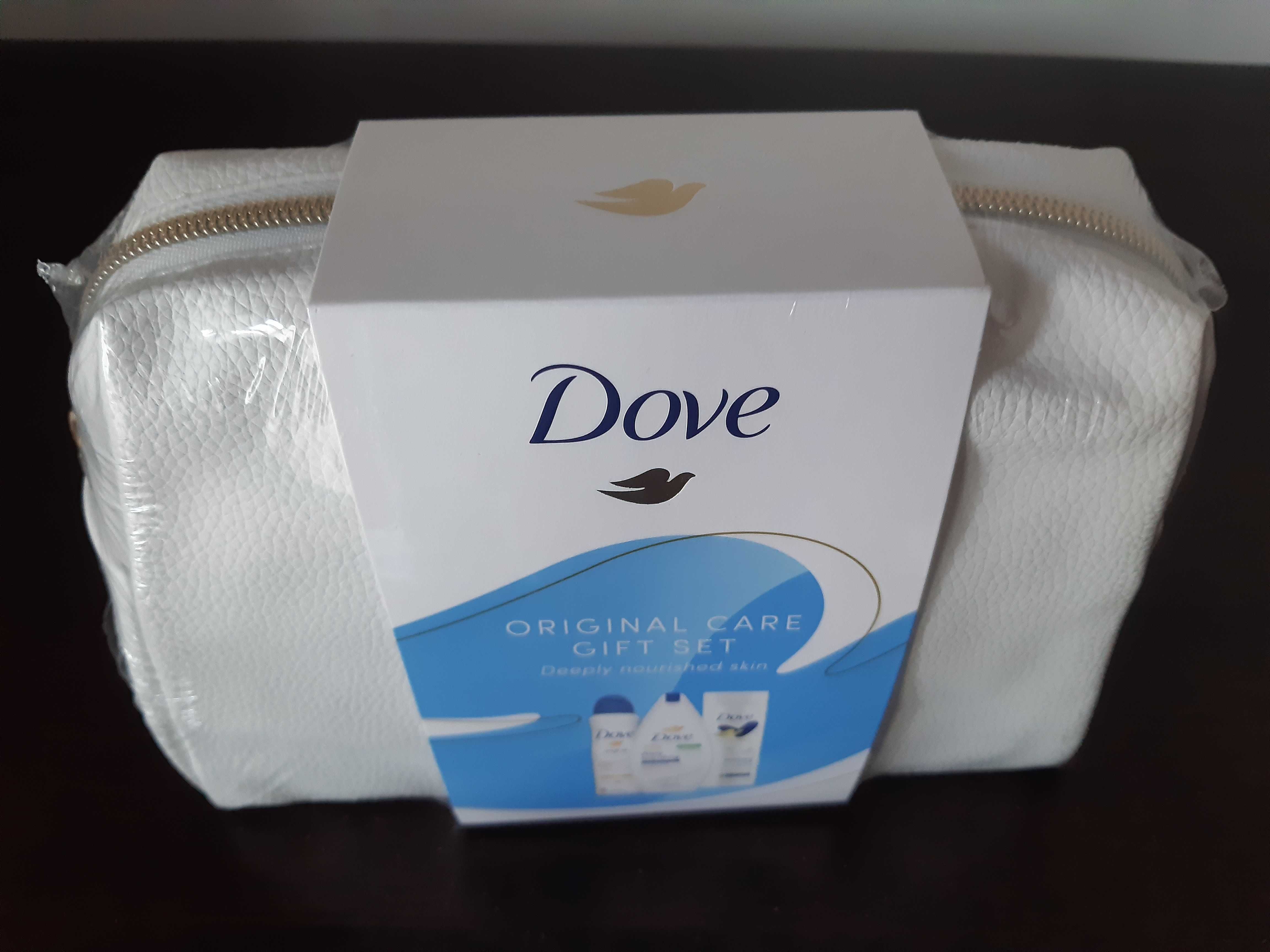 Set cadou Dove cu o geantă cosmetică Bulldog Original