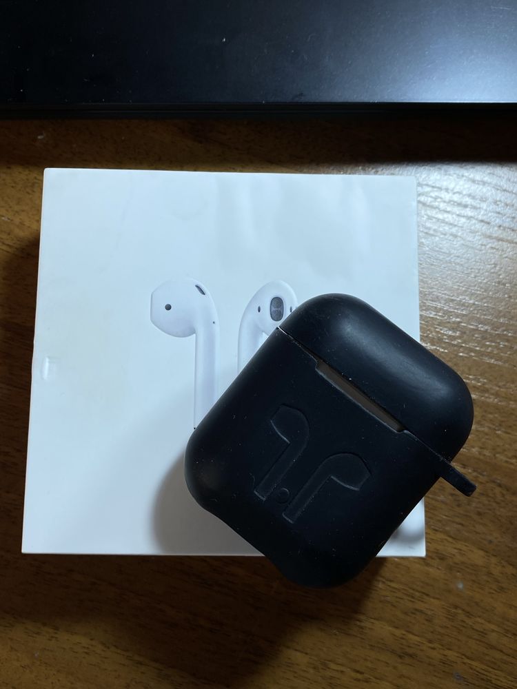 Продам AirPods второго поколения