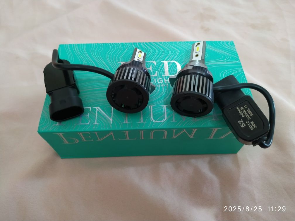 Avto LED lampa sotiladi.