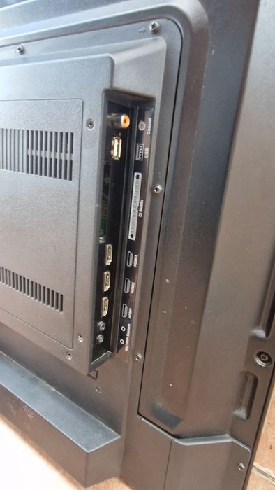 Vînd Led tv NEI de 32 si 40