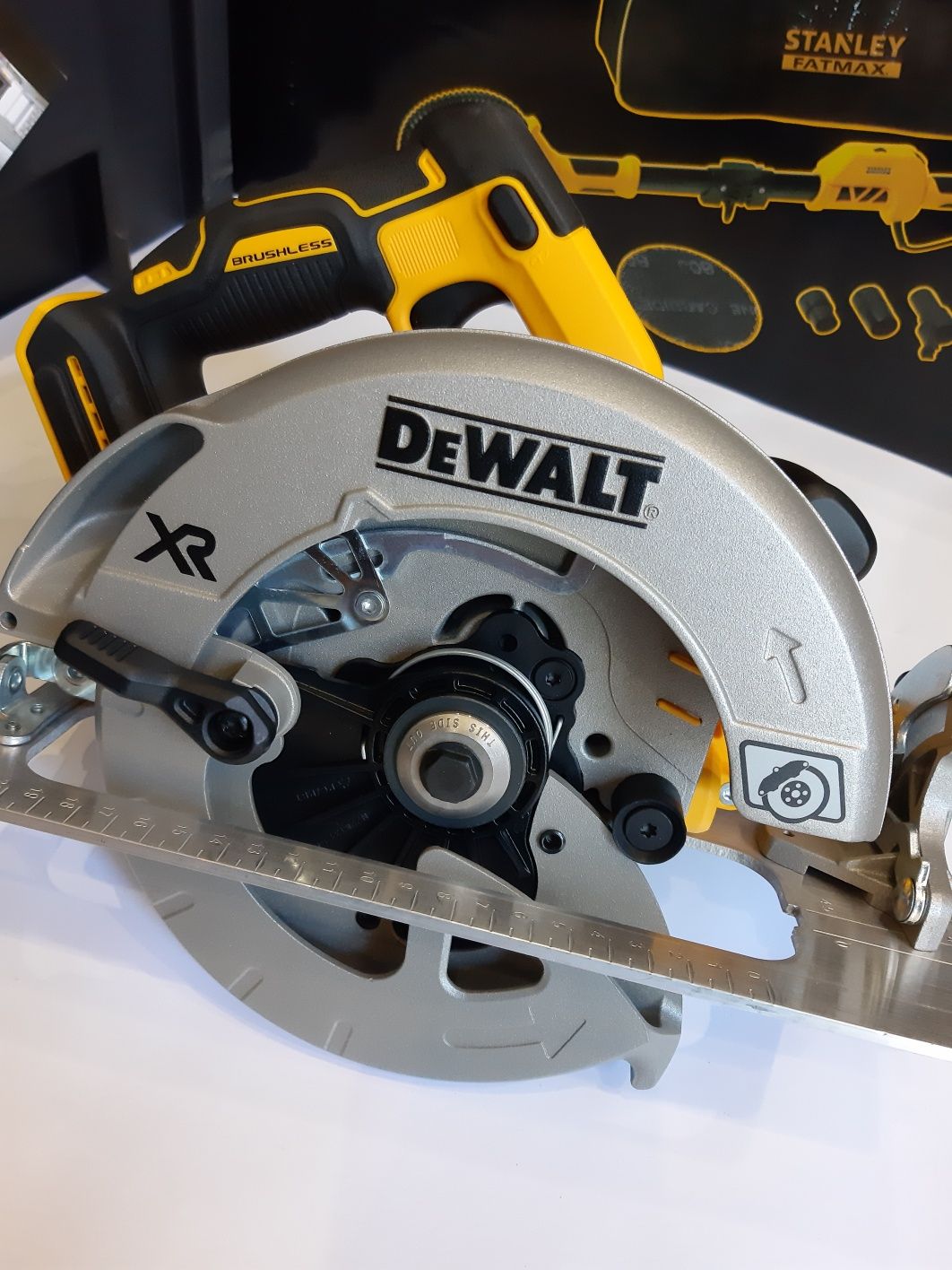 DeWALT DCS570+5Ah+Зарядно устройство