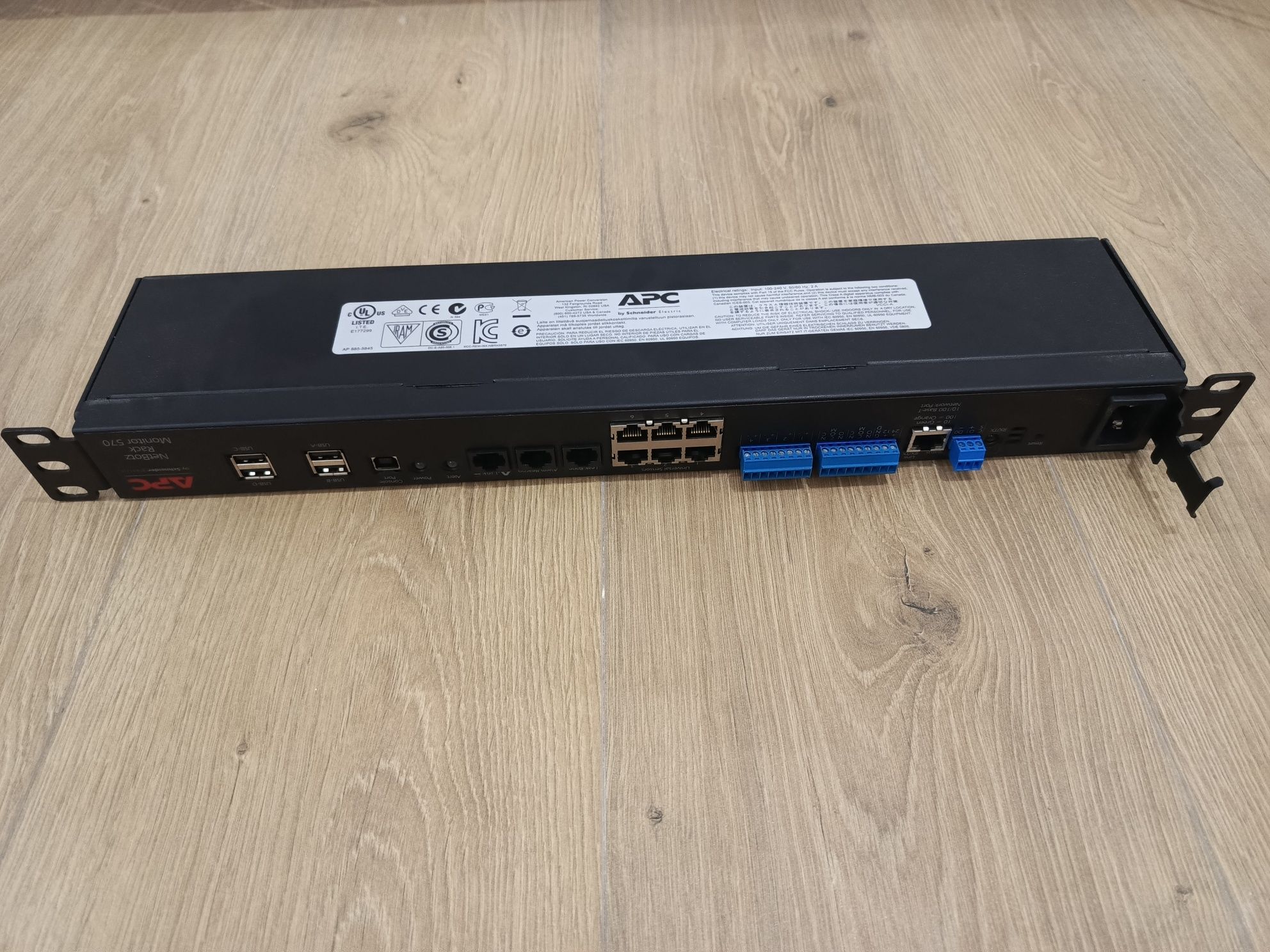 NetBotz Rack Monitor 570