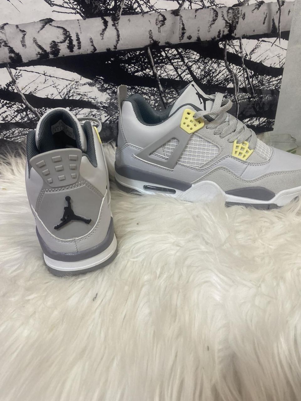 Jordan 4 unisex.