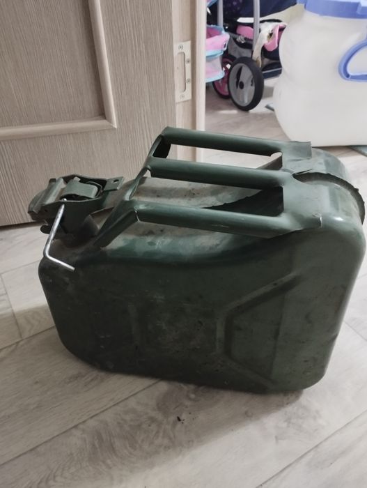 Продам канистру железная в отличном состоянии