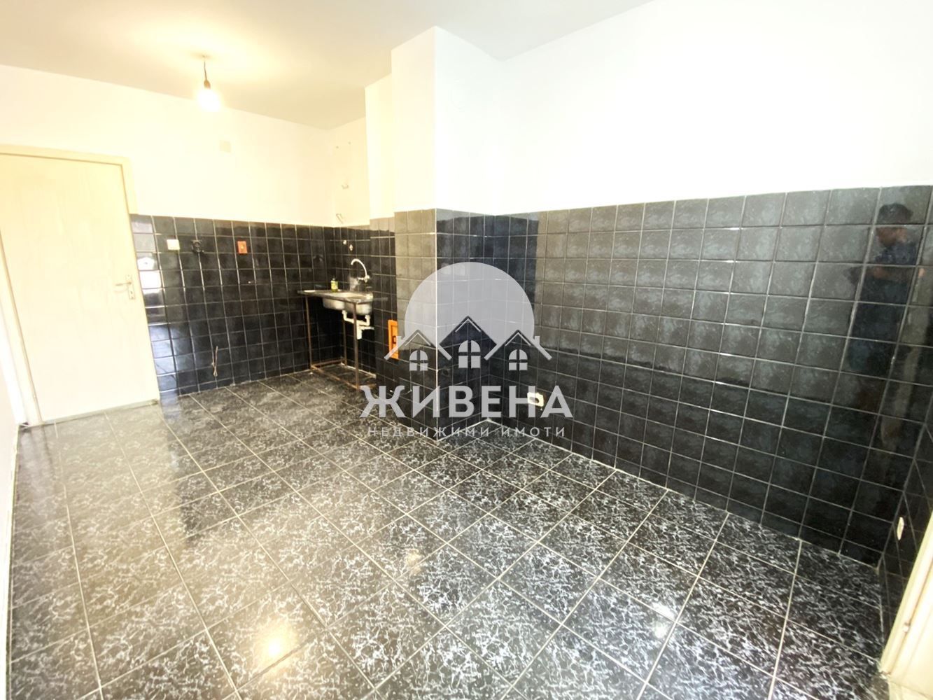 Продавам 4-стаен апартамент, кв. Възраждане 2, ЧЖП: 118 кв.м