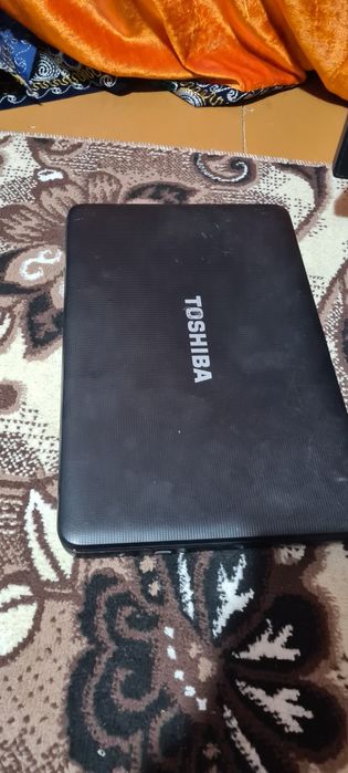 Toshiba noutbuk sotiladi