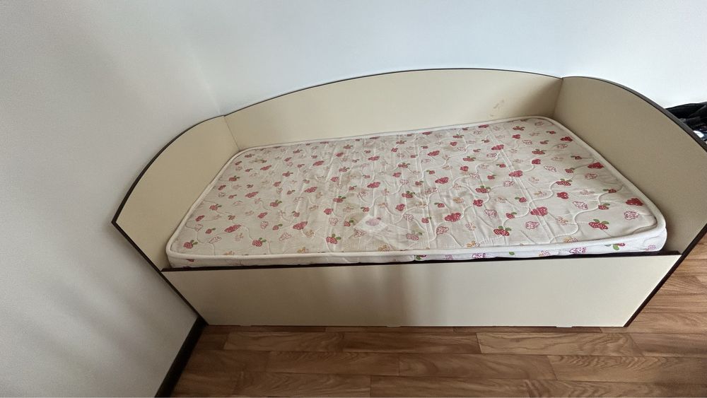 Диваны продается