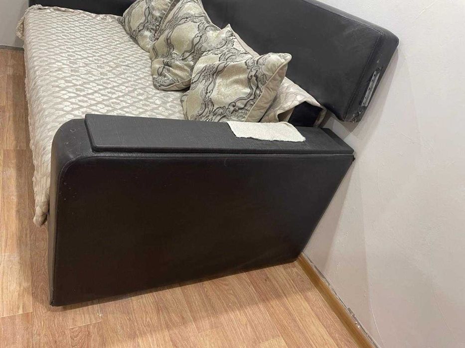 диван, можете сами починить чуток