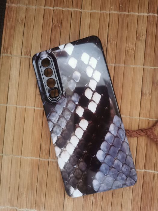 Продам чехол на huawei p30.