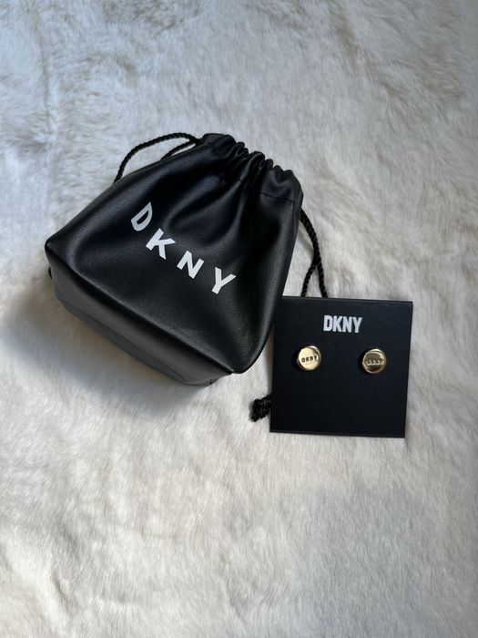Обеци с лого DKNY
