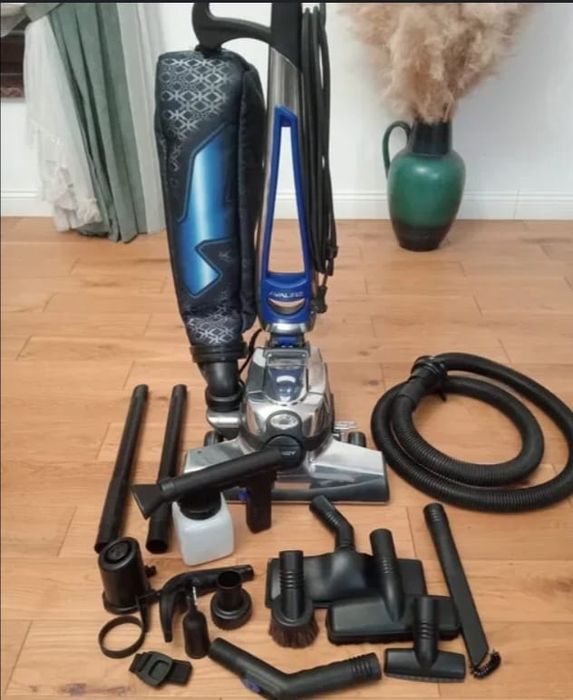 Curățăm canapele și covoare