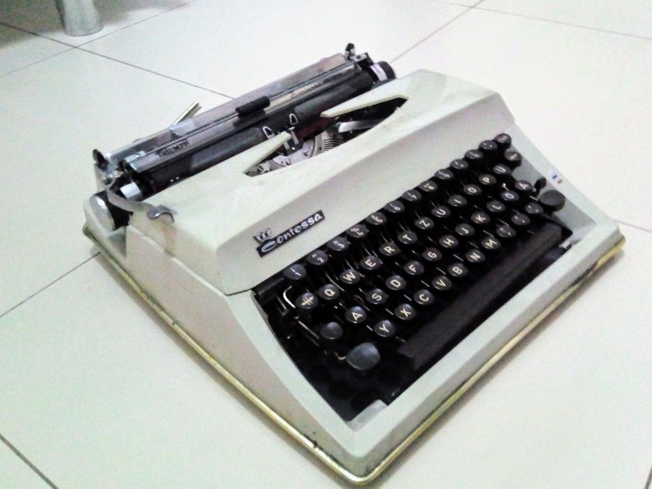 Masina de scris, Adler Contesa