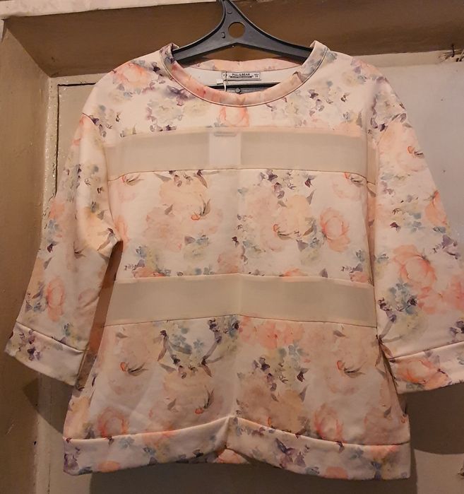 Кофта PullAndBear, размер м,куплена в Дубае за 15900т