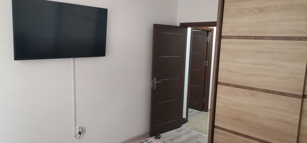 Văd apartament 3 camere