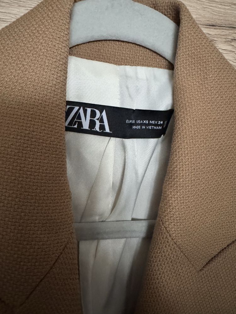 Вталено Сако ZARA XS