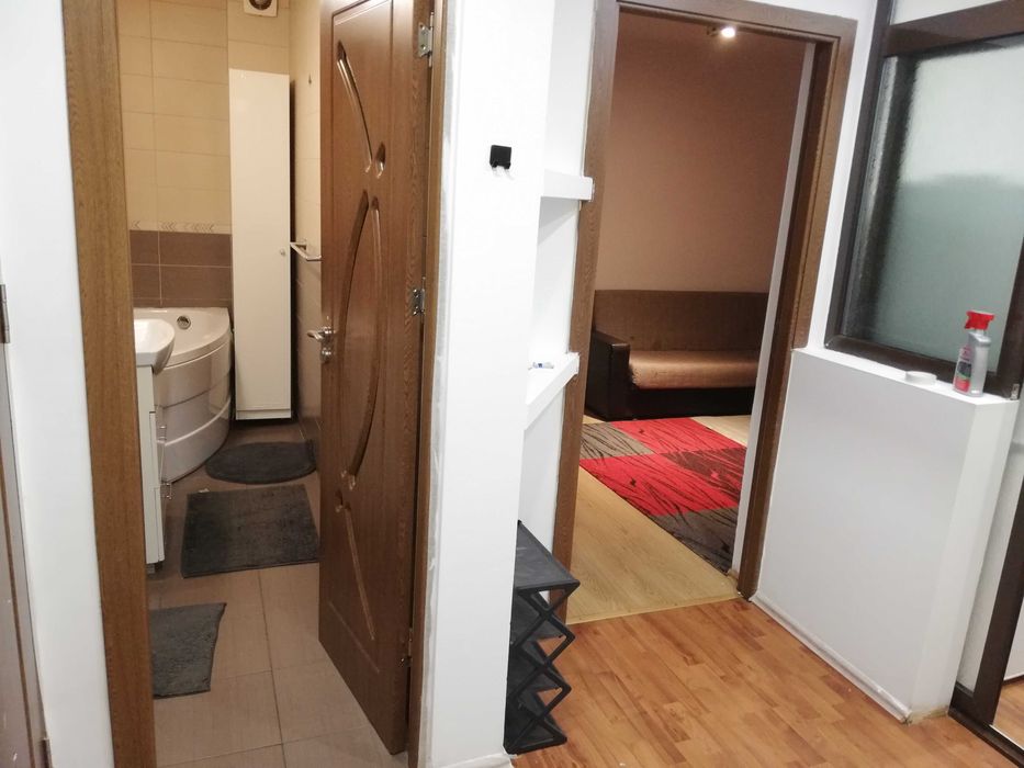 inchiriez apartament 2 camere decomandat