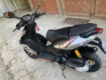 Скутер Aprilia SR 50